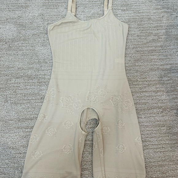 Women’s Tan Shapewear, XXLarge - Picture 5 of 10